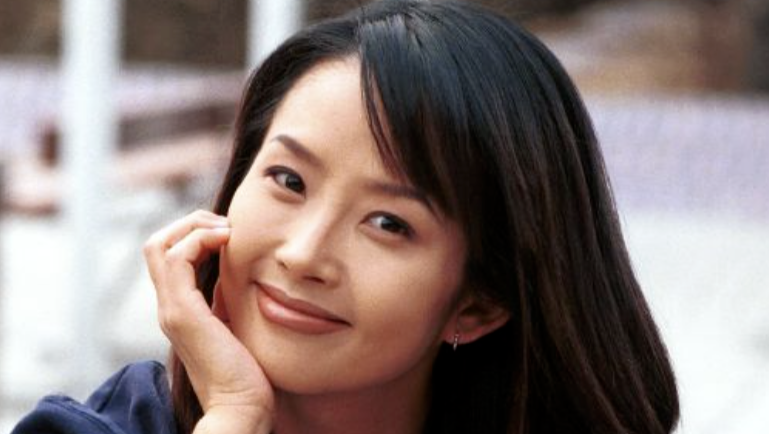 她是韩流鼻祖，孕期被老公家暴差点流产，39岁因为被造谣而自杀封面图