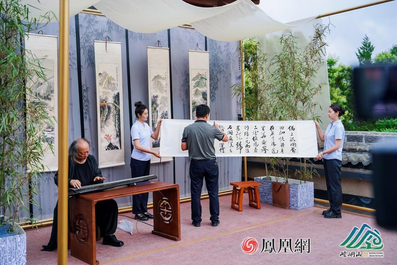 王鹏与刘小龙联袂演绎“琴书对话”。