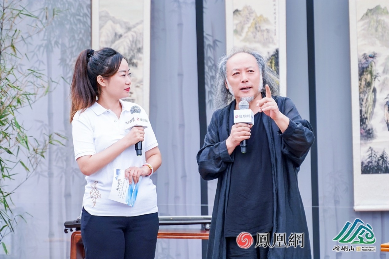 王鹏向现场嘉宾分享琴之道。