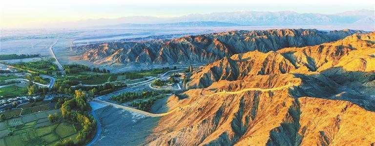 嘉峪关悬壁长城全貌　嘉峪关市融媒体中心供图