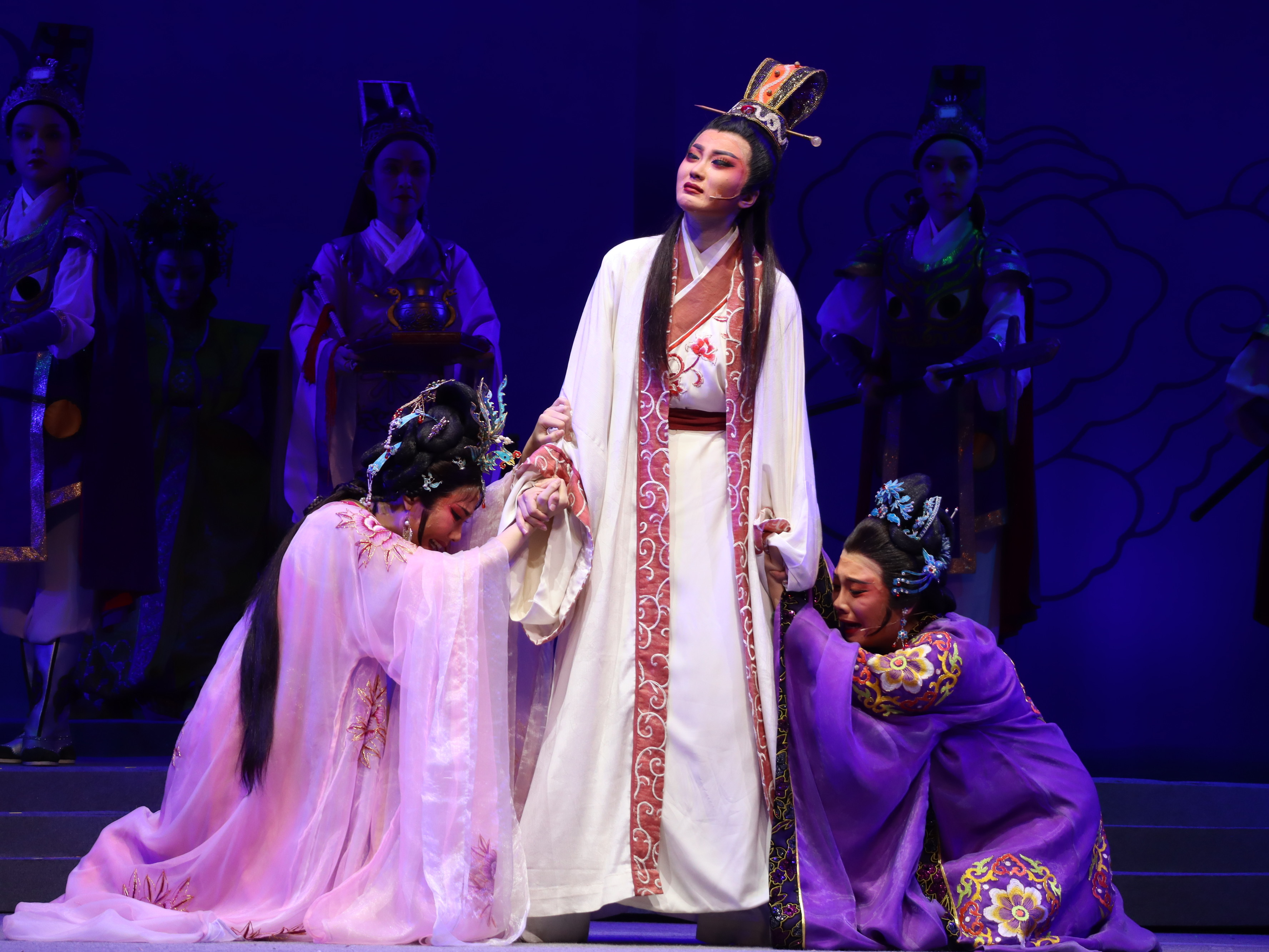 青春力量演绎经典传奇 传承版越剧《荣华梦》成功首演