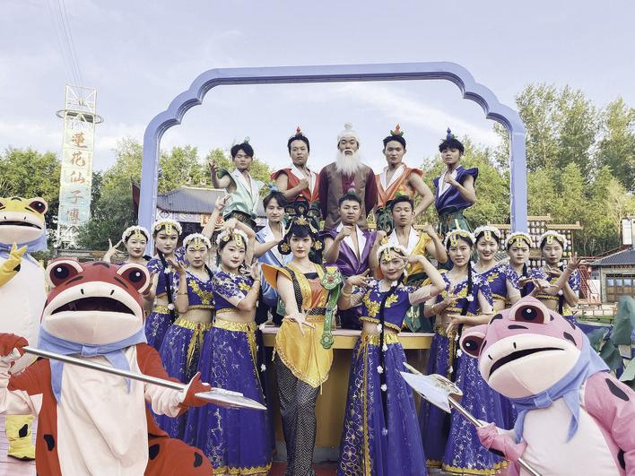 长春莲花岛影视休闲文化园推出丰富多彩的演出活动。