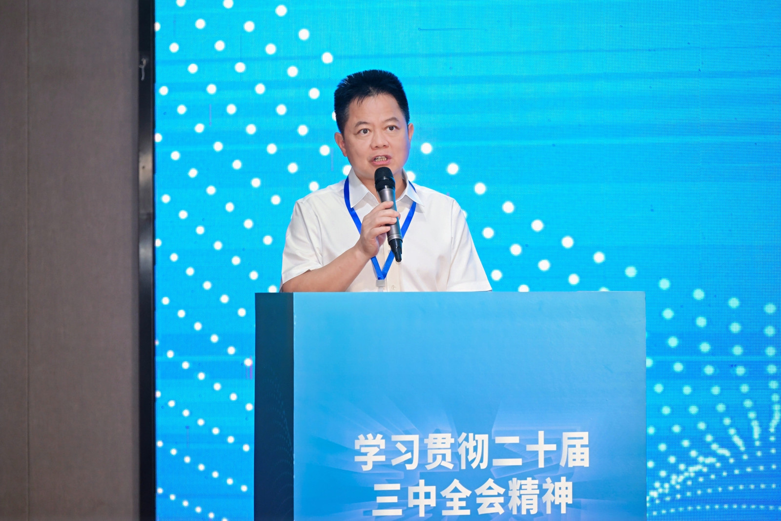 (龙岗区委常委、统战部长 游宇)