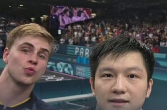 莫雷加德凌晨一点在食堂偶遇樊振东，小胖食堂NPC身份实锤了