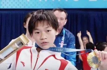 全红婵凭一己之力带火家乡迈合村，家门口变成美食打卡“商业街”，爱护婵宝，请理性打卡呦