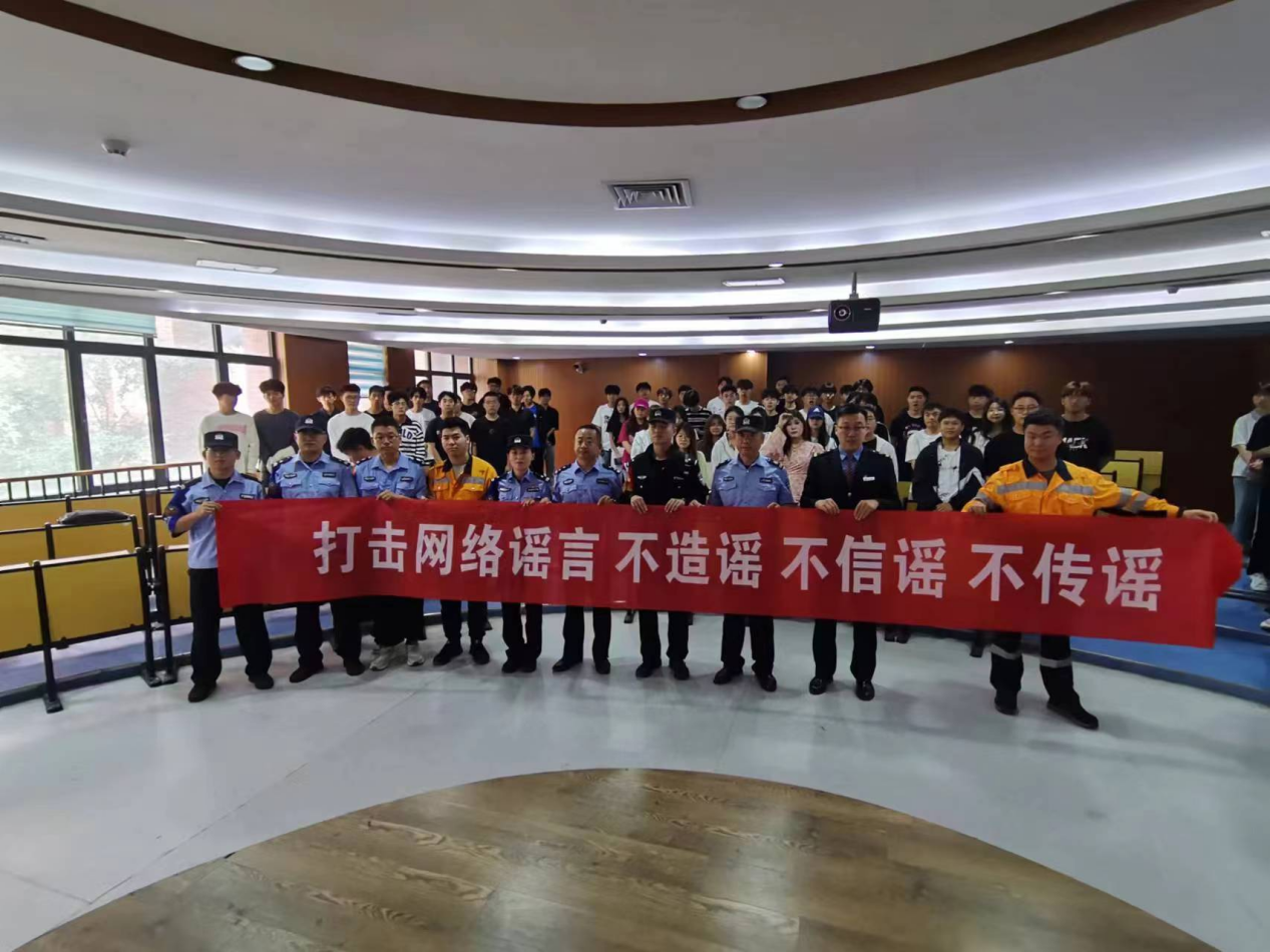 城阳网警：开展打击网络谣言进校园宣传活动
