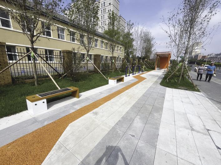 太阳能手机充电座椅。