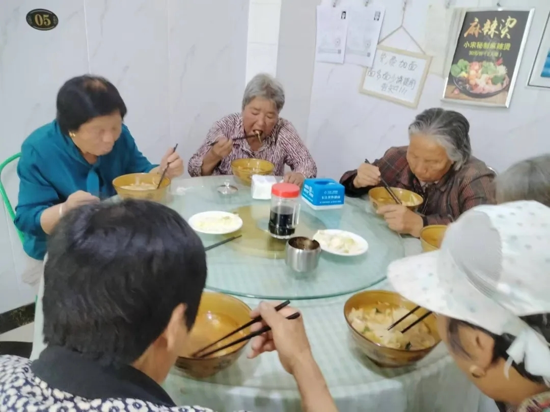 让银发族吃上热乎饭　华亭暖心助餐点上新