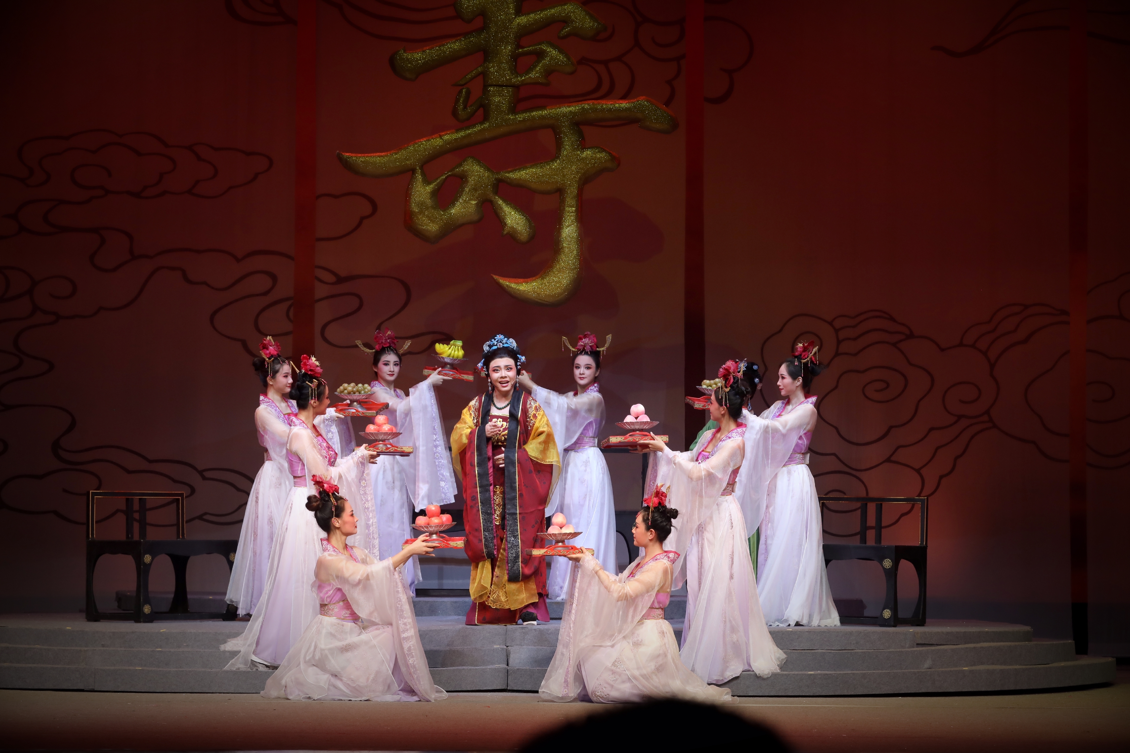 青春力量演绎经典传奇 传承版越剧《荣华梦》成功首演