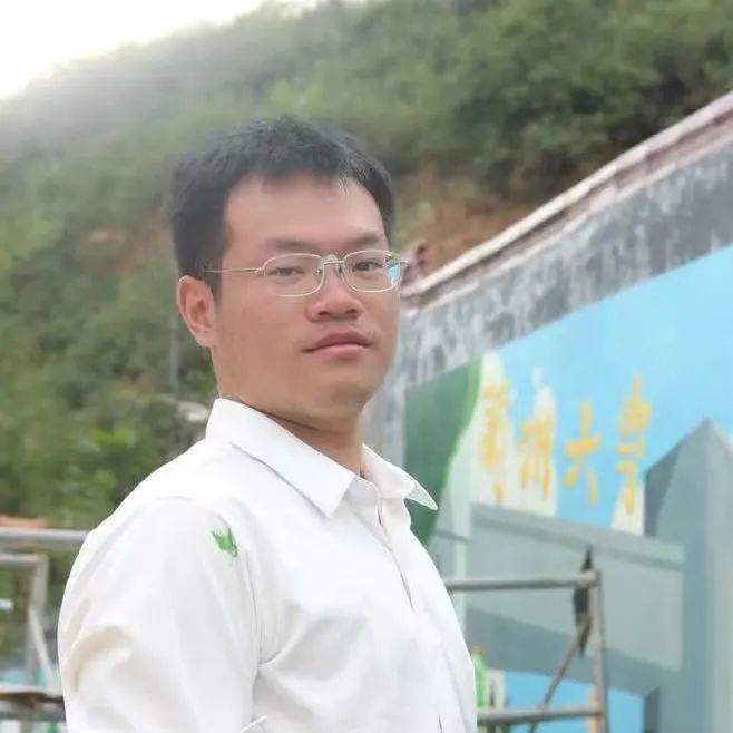 艺术学院22级视传班　刘浩轩