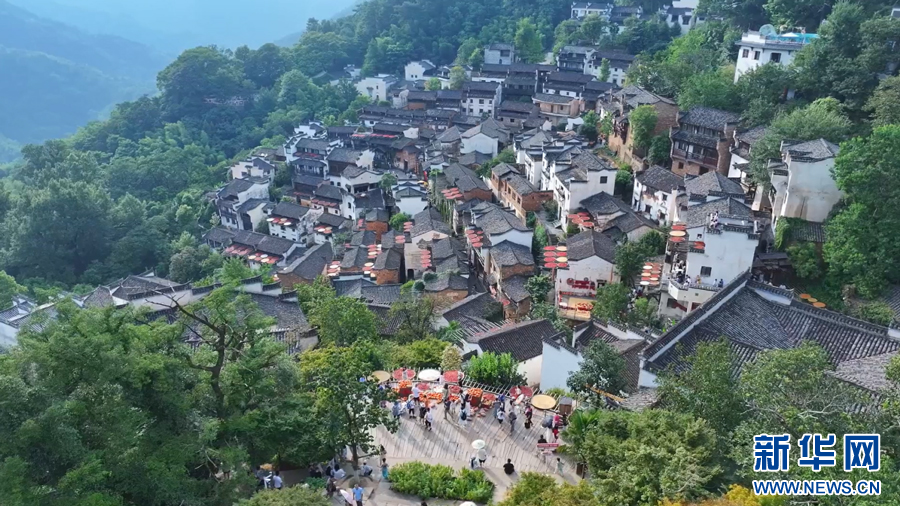航拍篁岭古村。新华网发