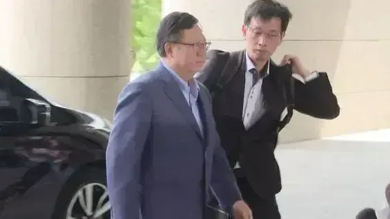 鄭文燦被關押滿一個月，被爆料耍特權“爽吹冷氣”