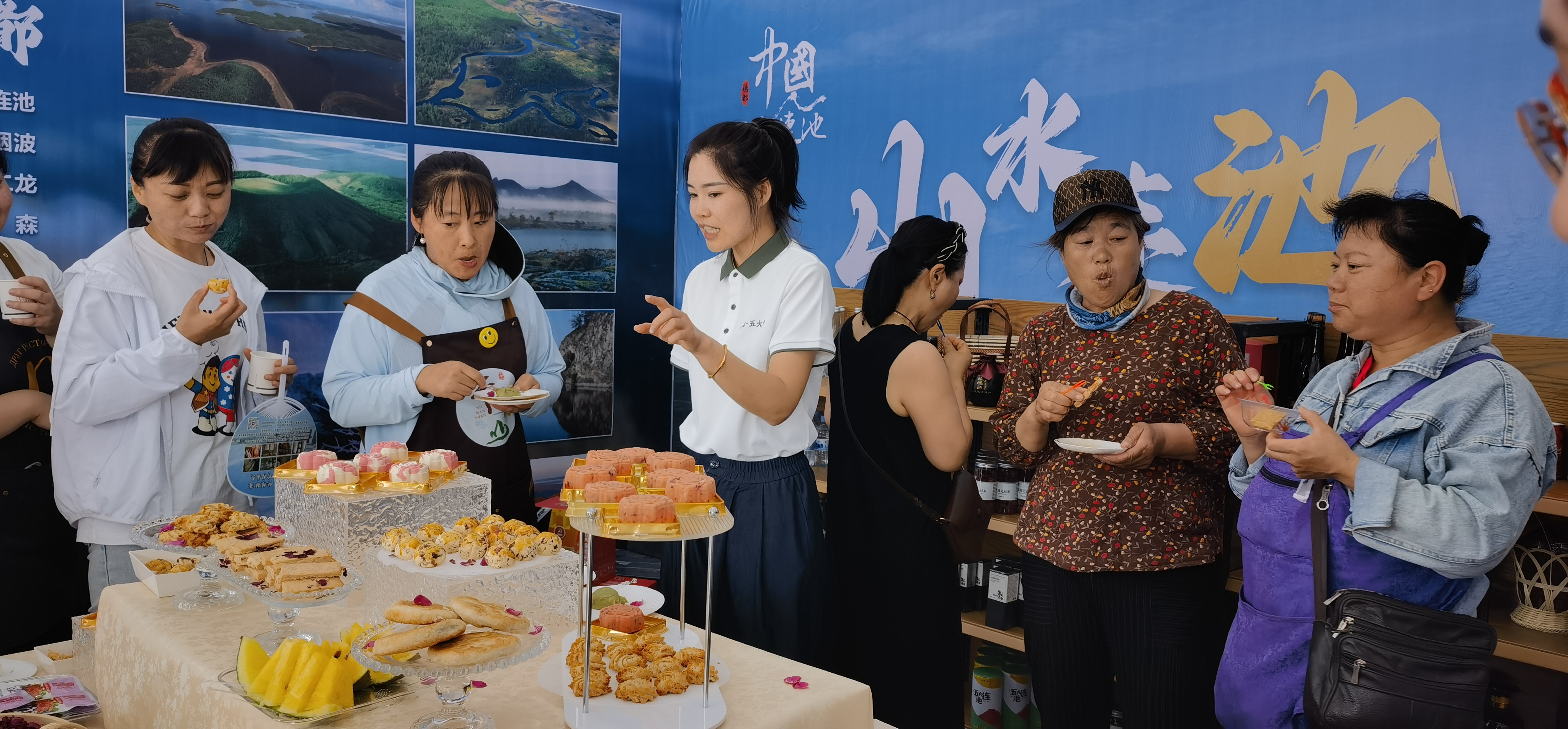 五大连池鲜花饼展区