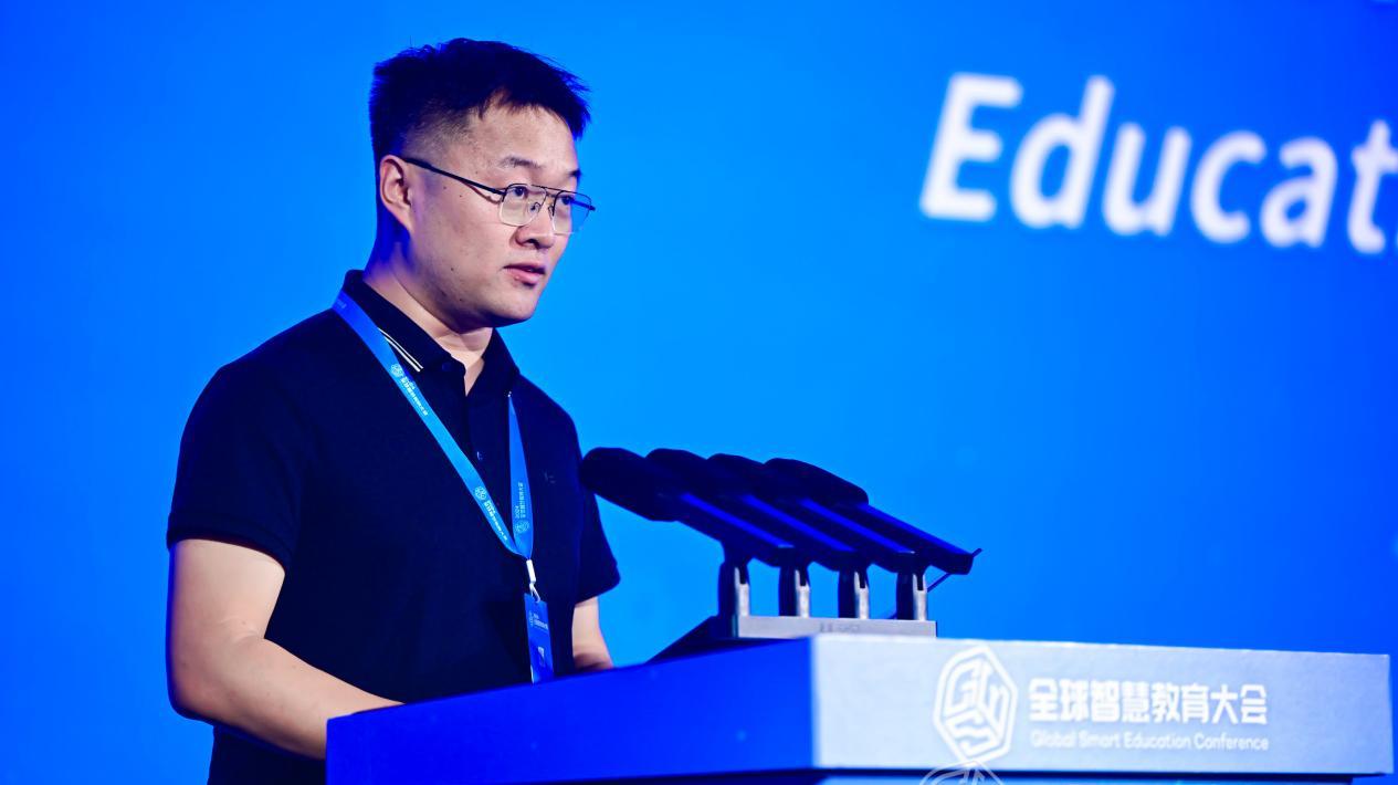 海亮科技集团总裁张岩发言