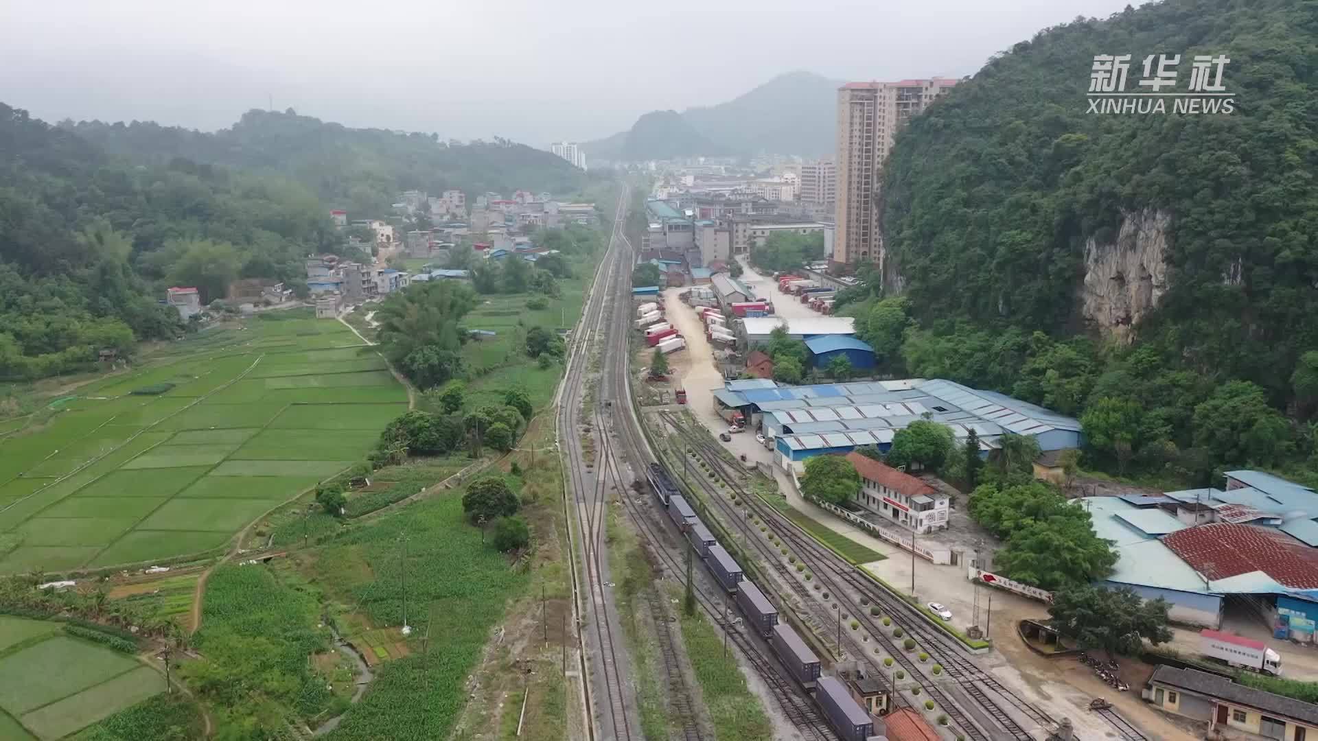 中越班列带动两国货物“双向奔赴”