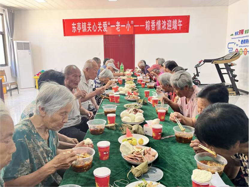 东亭镇固城社区爱心助餐活动——“粽子宴”