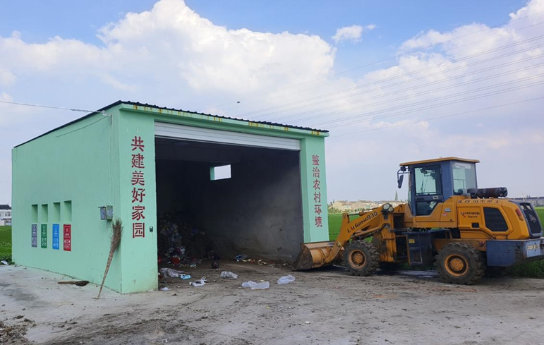 图为新建的东来村垃圾分类收集房。