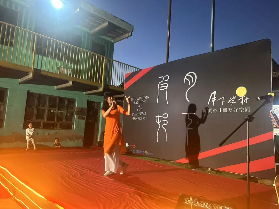 梦雨参加文学小组活动