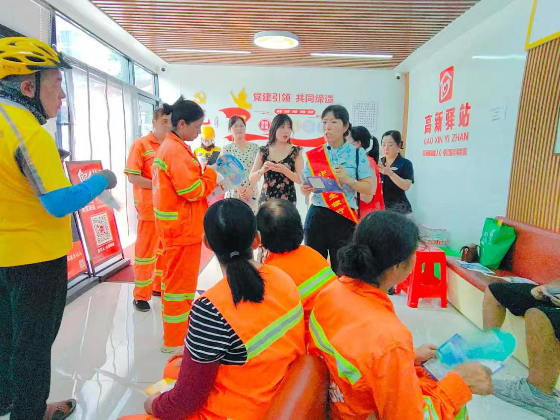 民生银行宜昌东山支行暖心金融服务进社区