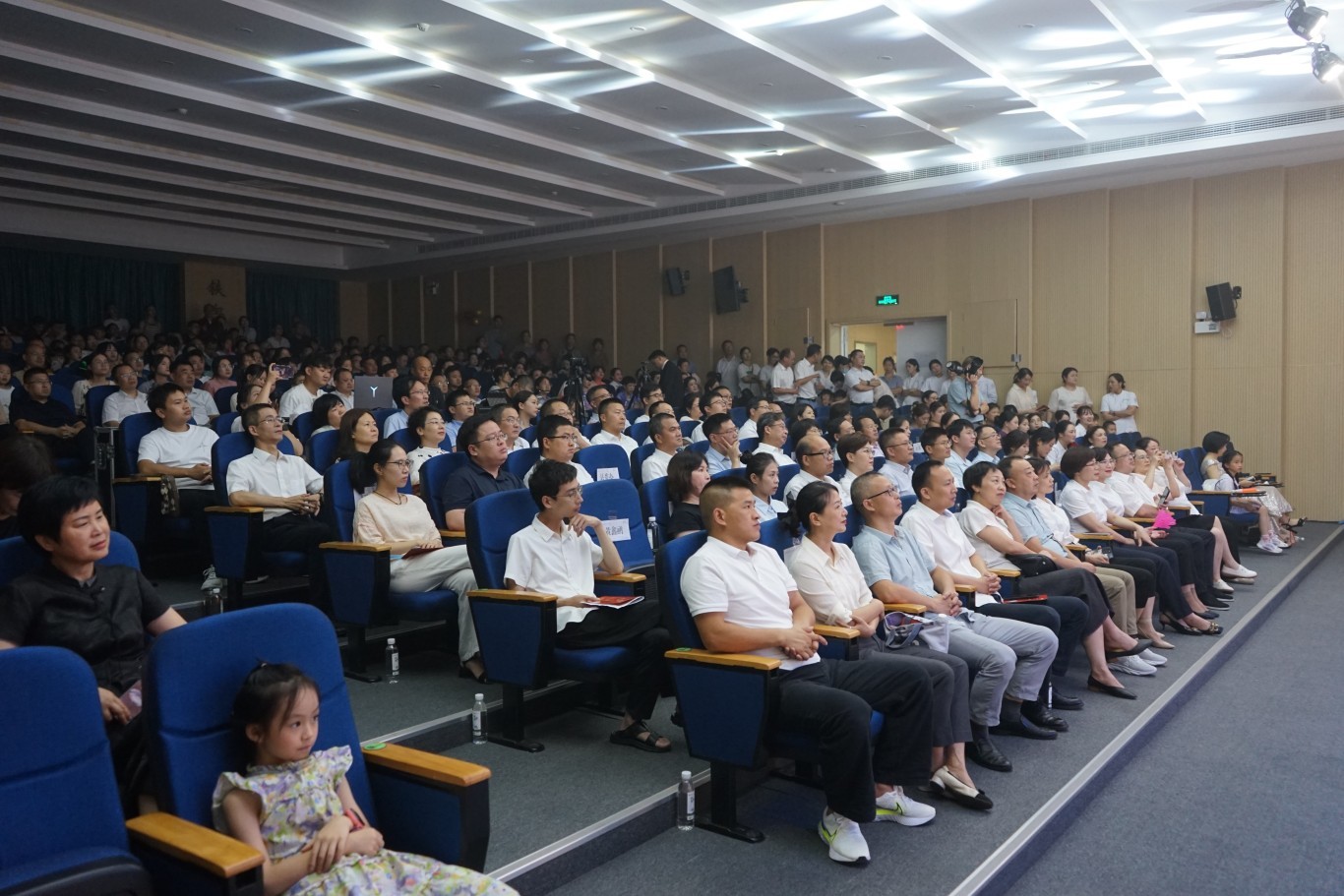 8月19日医师节 (1).jpg