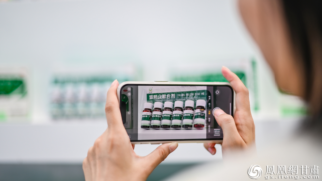 拥有《中华医药学会专家共识》背书的宣肺止嗽合剂具有疏风宣肺、止咳化痰的功效，该药荣登2022年度100个疗效独特的“国字号”中药品种目录。