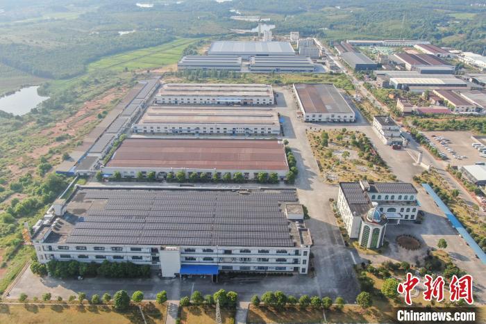 7月23日，航拍上高中杰鞋业有限公司。中新社记者 刘力鑫 摄