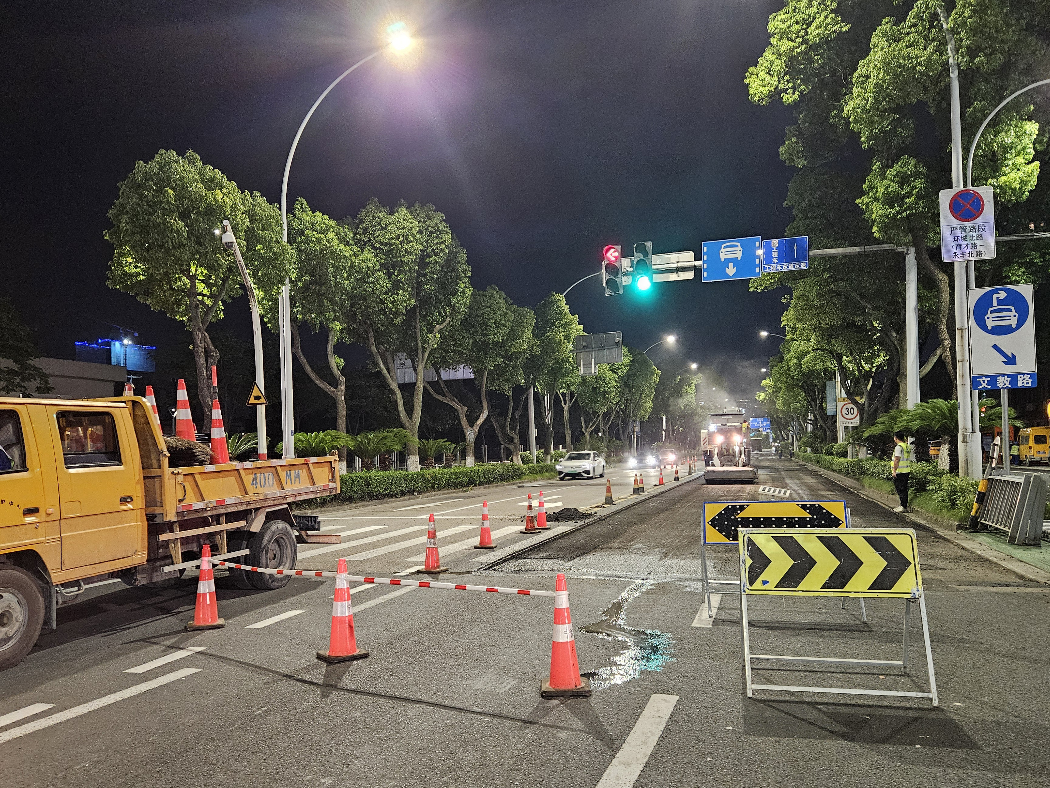 全新材料、错峰修复、集中整治……改善道路这样做