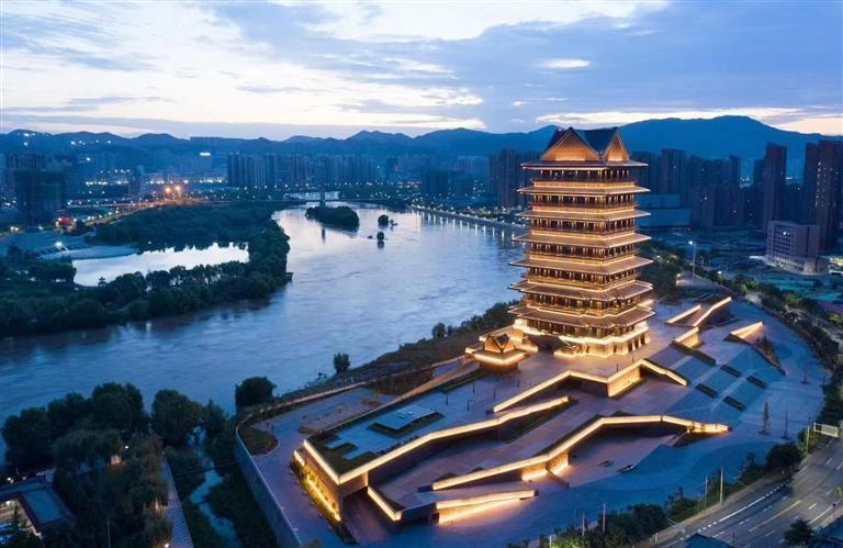 黄河楼俯瞰美丽黄河之滨