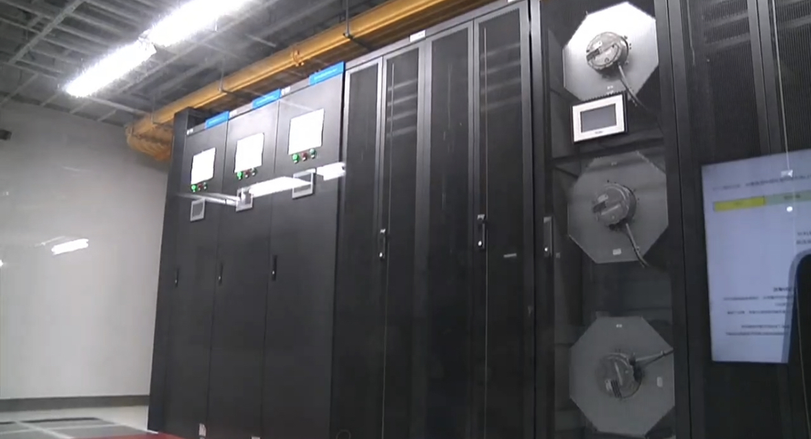 智算中心设备间