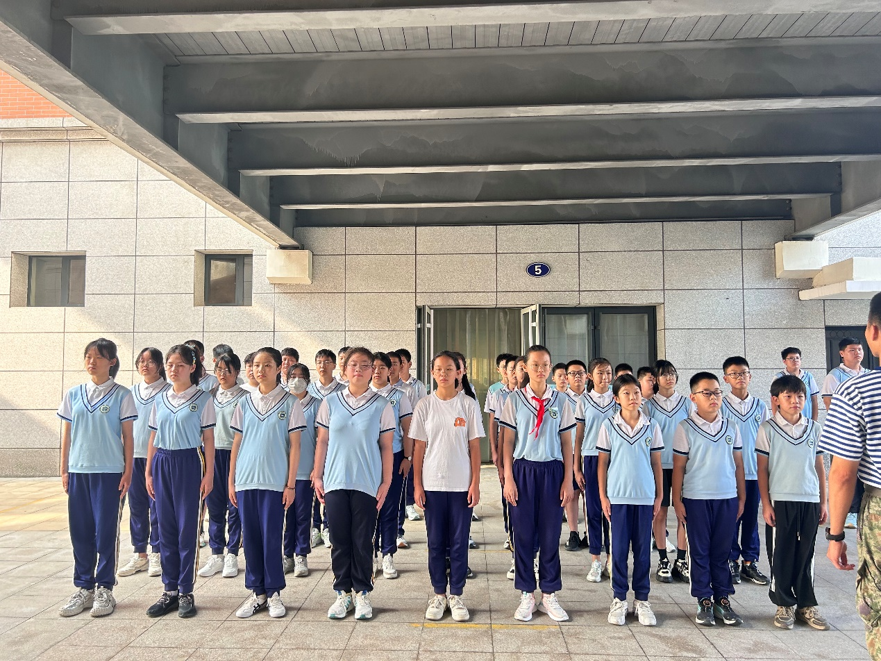 凝心聚力同成长 挥洒汗水共青春 ——青岛大学附属滨海实验学校七八年级军训开营