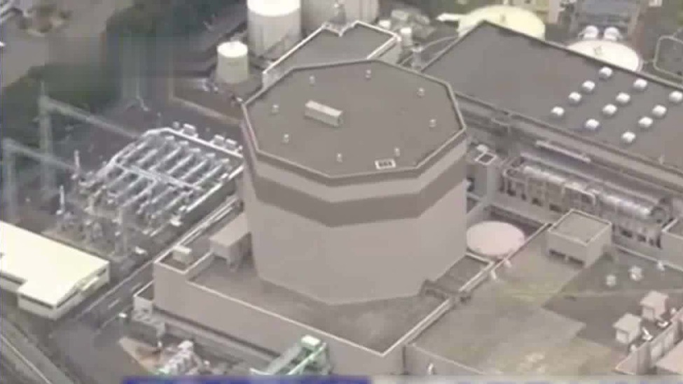 日本敦贺核电站废弃物储存设施冒白烟