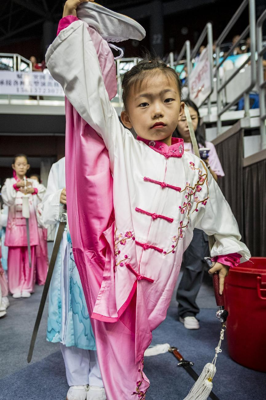 （组图）小小少年身手高，比武场上胆气豪