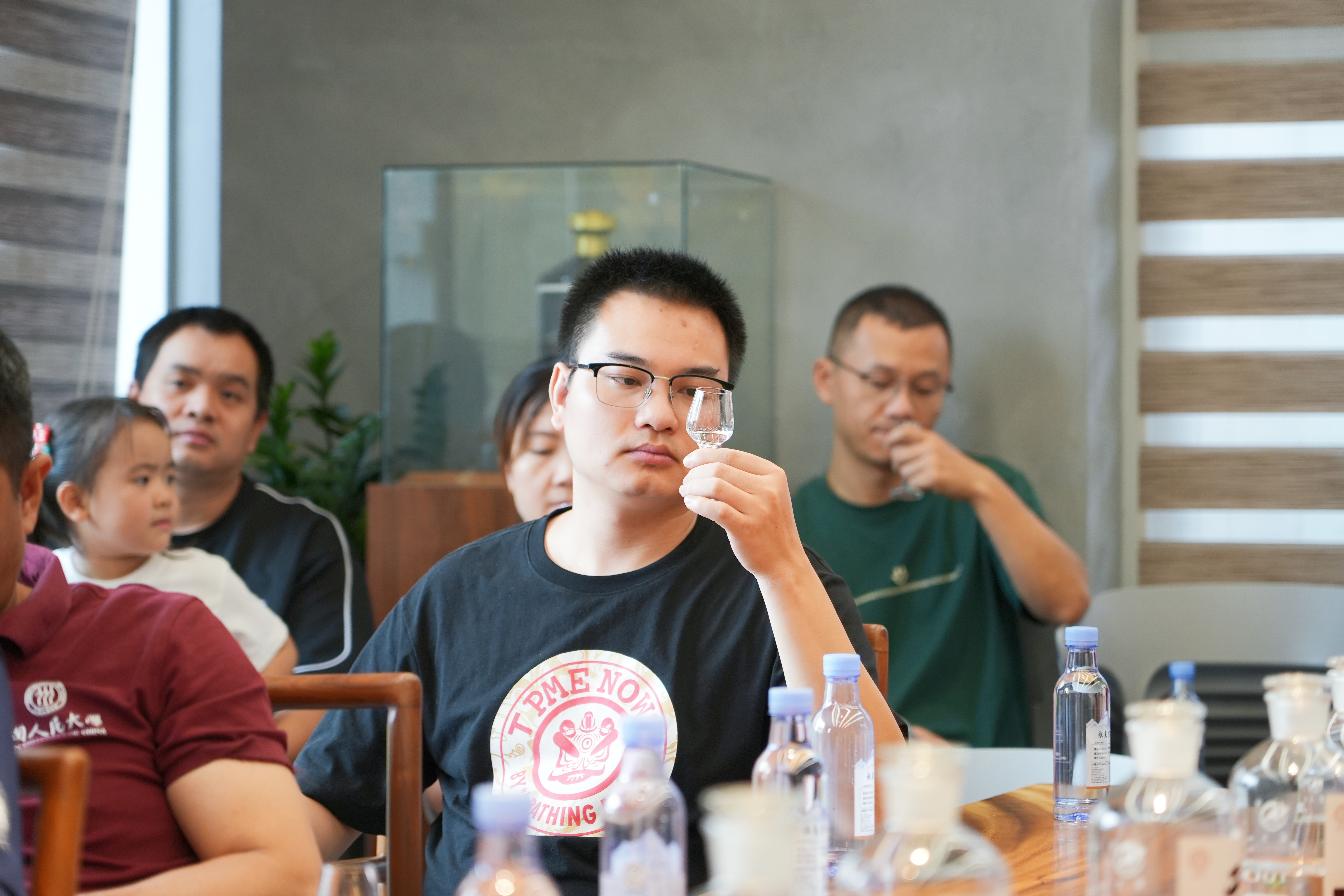 校友品鉴张支云酱酒