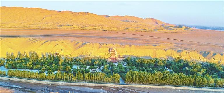 敦煌莫高窟外景　新甘肃&middot;甘肃日报通讯员　余生吉