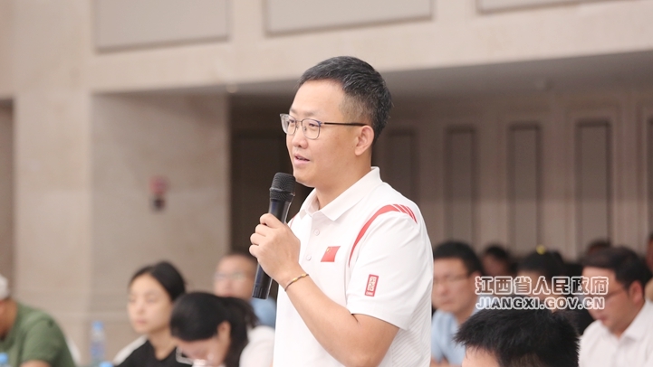 江西日报提问（文颖 摄）