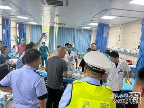 车祸伤者被送进抢救室