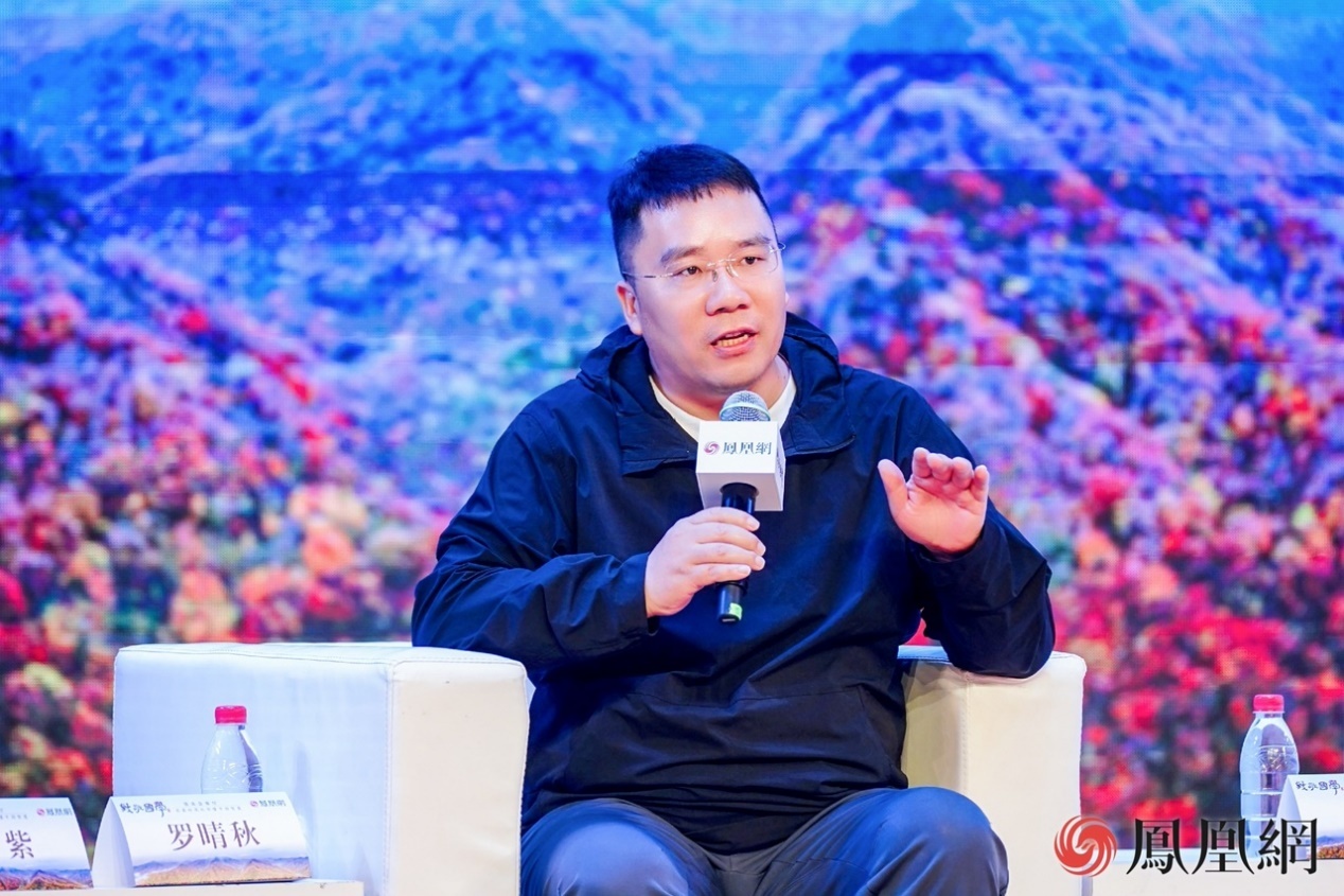 悟空研究院院长、留坝县政府顾问罗晴秋在“张良会客厅”系列活动中发言。