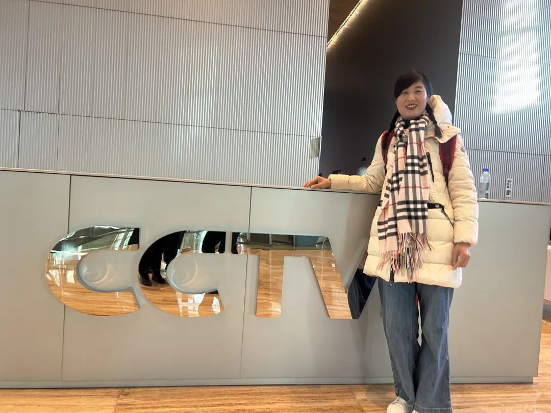 梦雨参加央视12台《心理访谈》节目留影