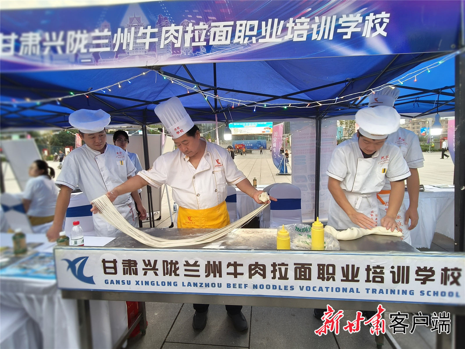 现场展示兰州牛肉面拉面技术（本文图均由新甘肃&middot;甘肃日报记者　王君洁　摄）