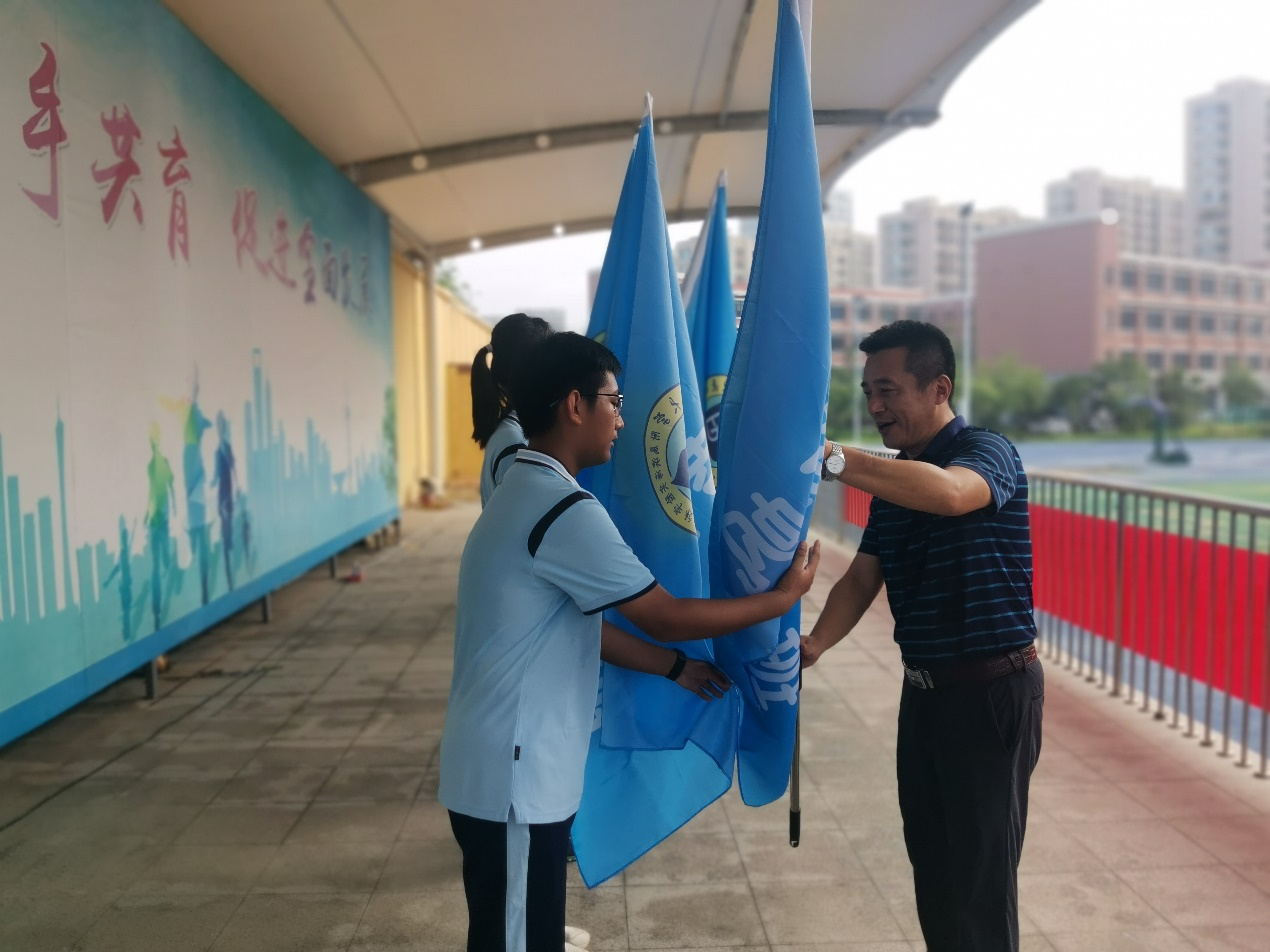 凝心聚力同成长 挥洒汗水共青春 ——青岛大学附属滨海实验学校七八年级军训开营