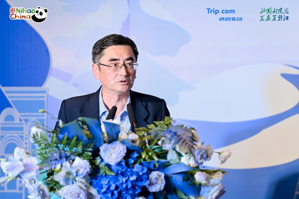 曼谷中国文化中心兼中国驻曼谷旅游办事处主任阙小华致辞