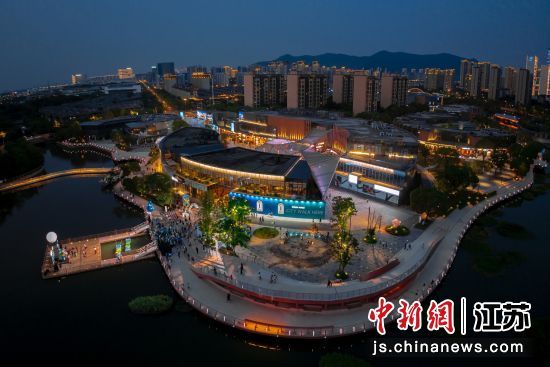 太湖科学城功能片区点亮夏日“夜经济”。 轲晓渚摄
