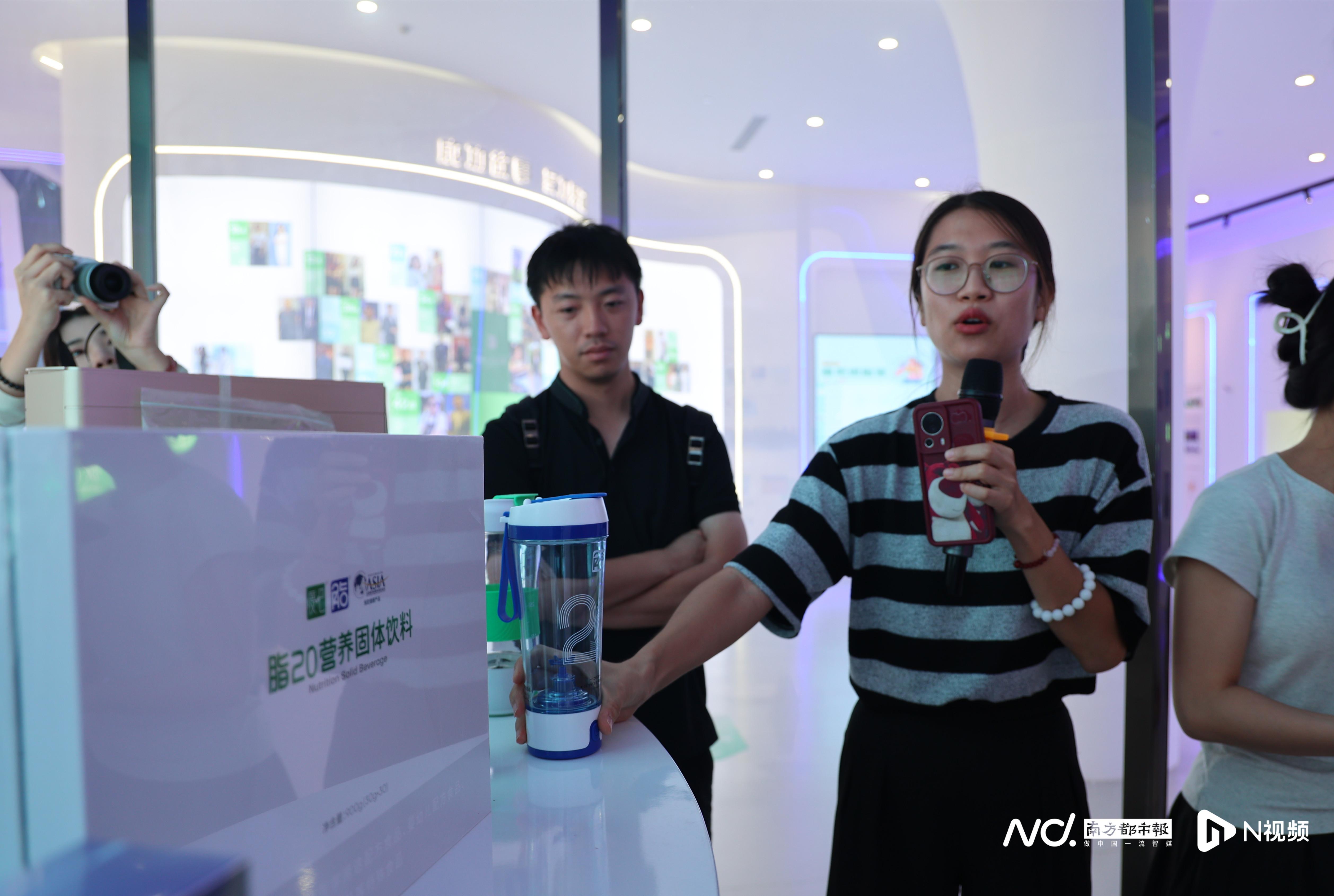 采风团在中食安泓智能健康产业园