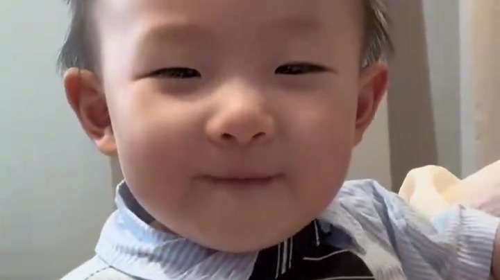 闪闪会叫爸爸了 黄一鸣隔空喊话王思聪：“你女儿cue你呢”