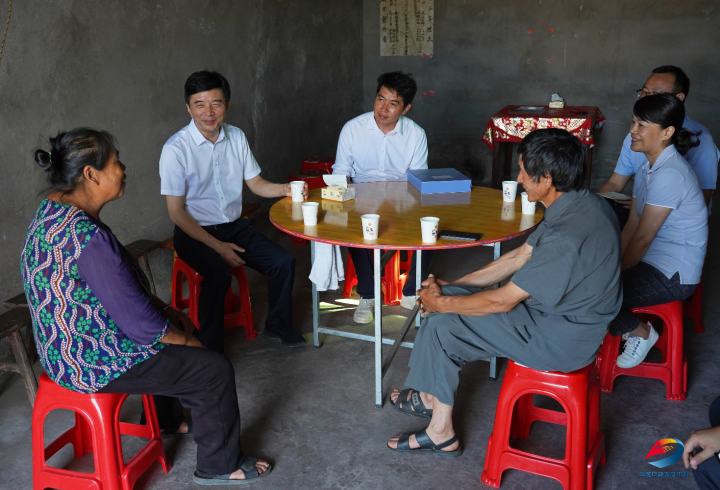 张国忠走访脱贫户