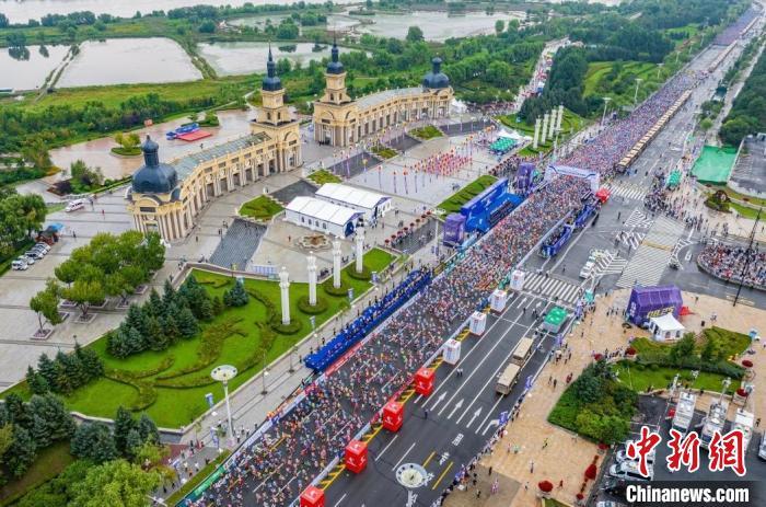 此次赛道沿途经过多处哈尔滨具有地域特色的景区。哈尔滨马拉松组委会 供图