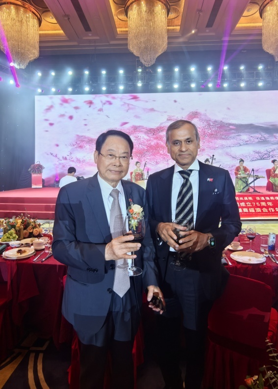 萧晖荣教授与联合国驻华协调员常启德