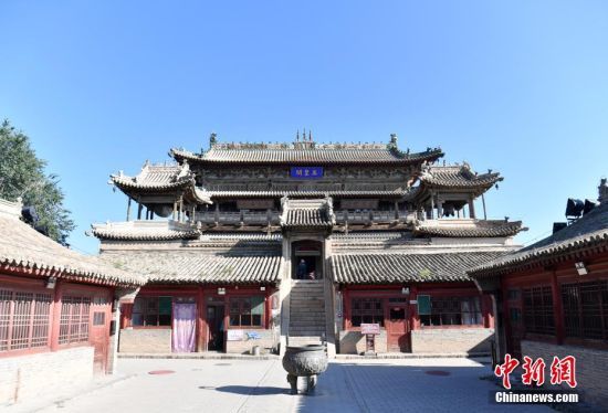 8月22日，记者探访河北省张家口市蔚县玉皇阁。近日，中国首款3A游戏《黑神话：悟空》正式上线。该游戏以中国古代名著《西游记》为背景，挖掘并融入了丰富的中华传统文化元素。在游戏中，玩家可以身临其境地体验到众多文物古建的独特魅力，蔚县玉皇阁就是游戏取景地之一。 中新社记者 韩冰 摄