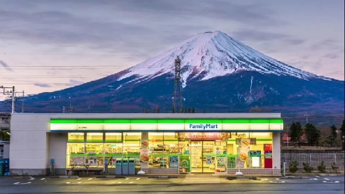 日本的便利店裡，藏著一個世界