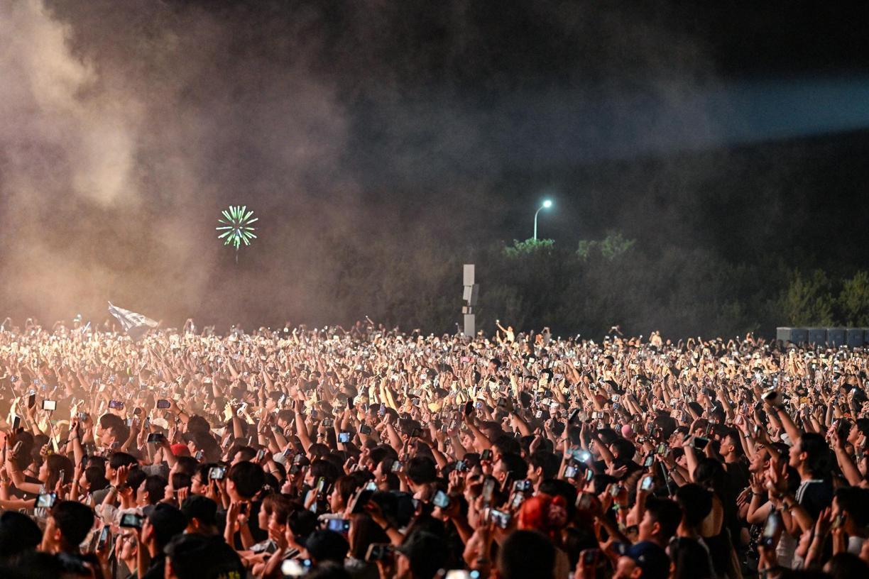 8月24日,“音你而来 日照山海”沙滩音乐节现场氛围热烈。丁敏航 摄